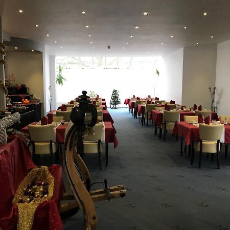 Hotel Bitterfelder Hof Bagian luar foto