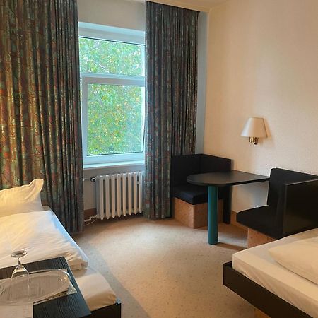 Hotel Bitterfelder Hof Bagian luar foto