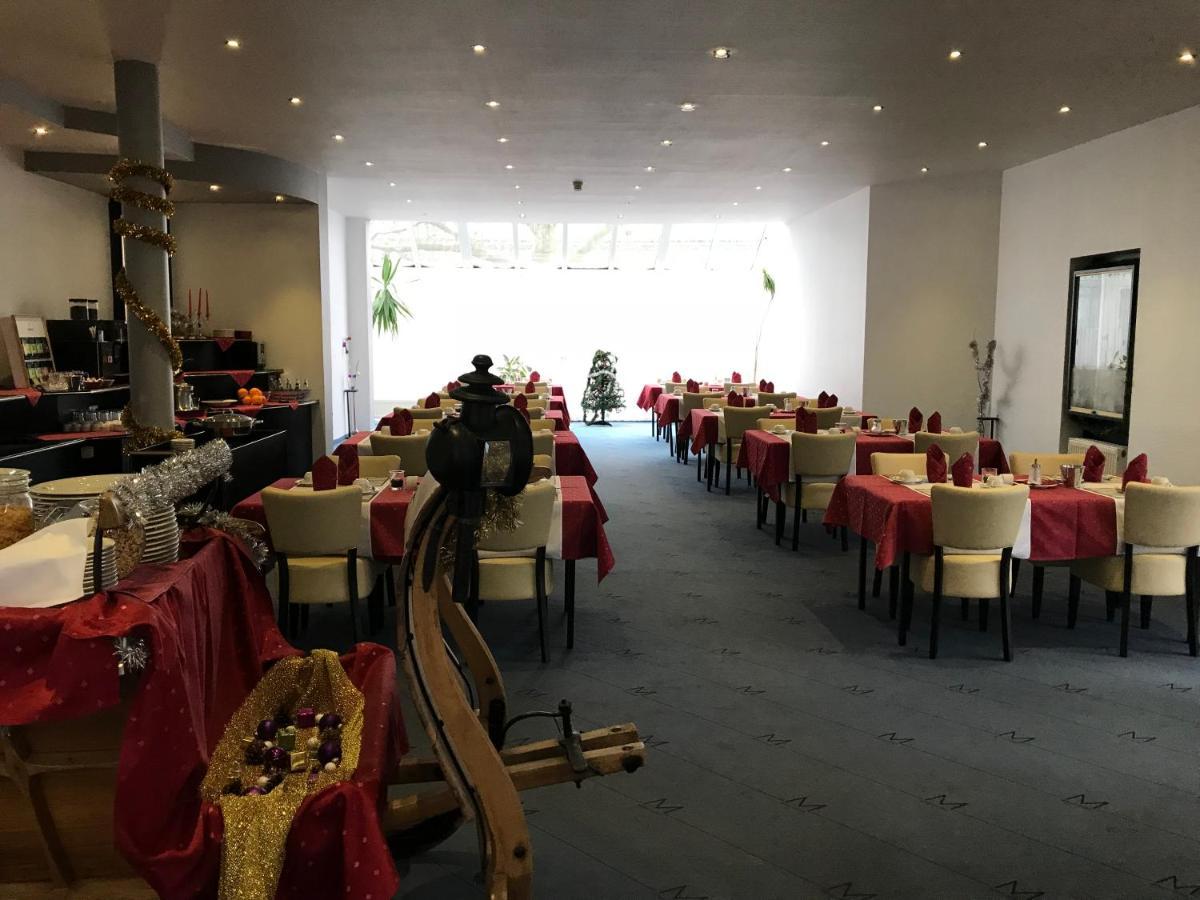 Hotel Bitterfelder Hof Bagian luar foto