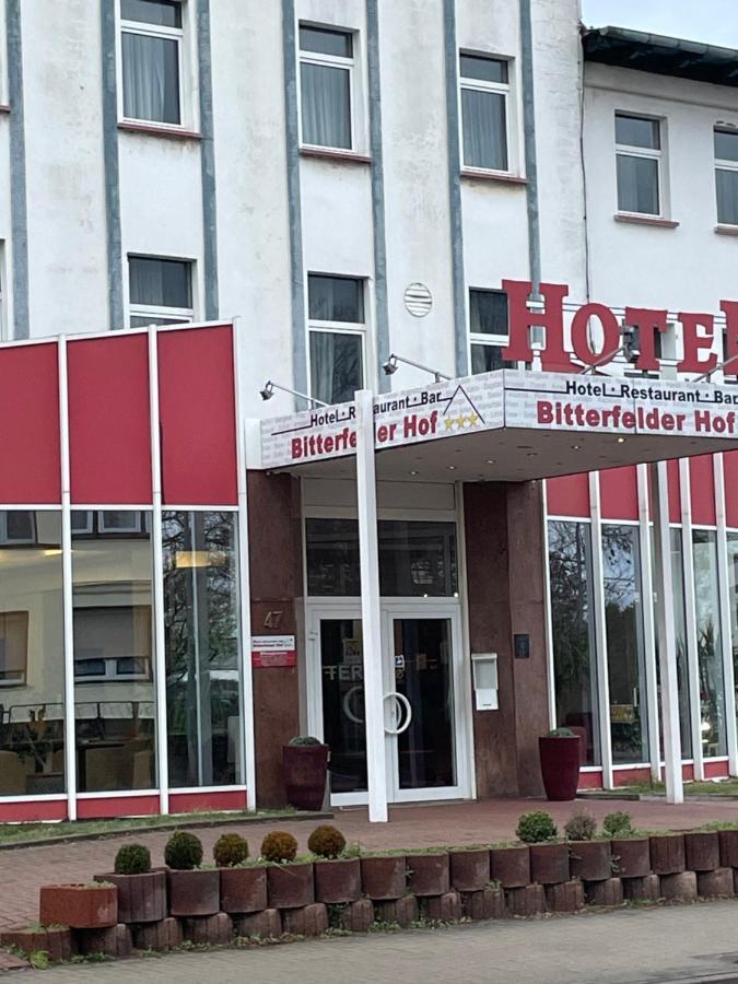 Hotel Bitterfelder Hof Bagian luar foto