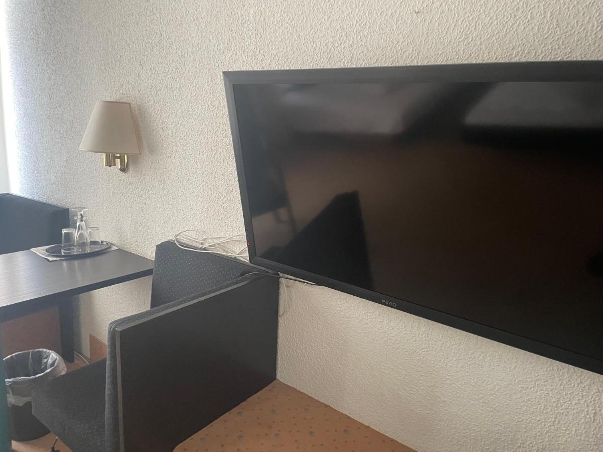 Hotel Bitterfelder Hof Bagian luar foto