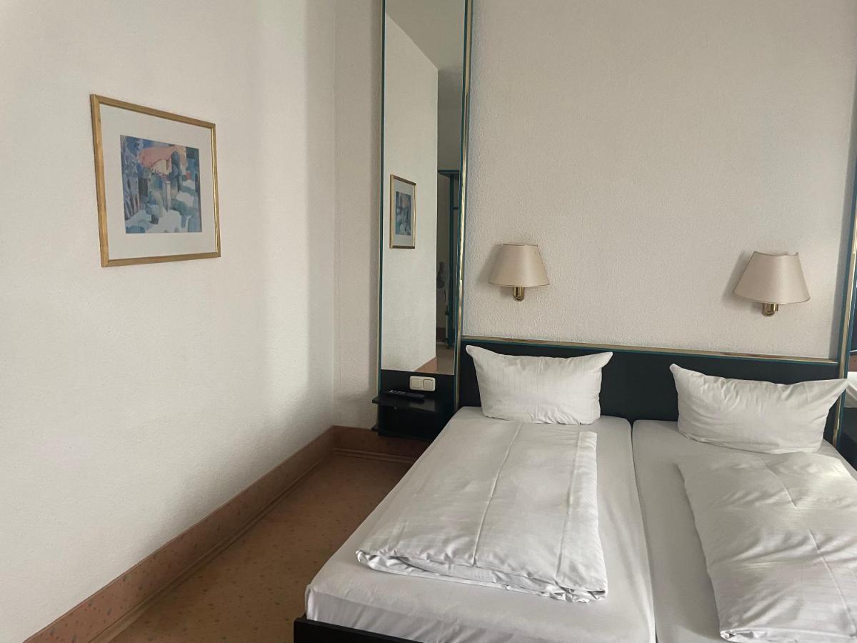 Hotel Bitterfelder Hof Bagian luar foto