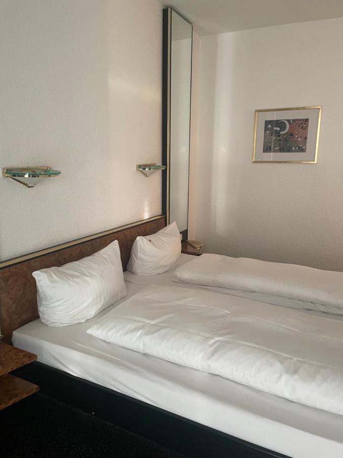 Hotel Bitterfelder Hof Bagian luar foto