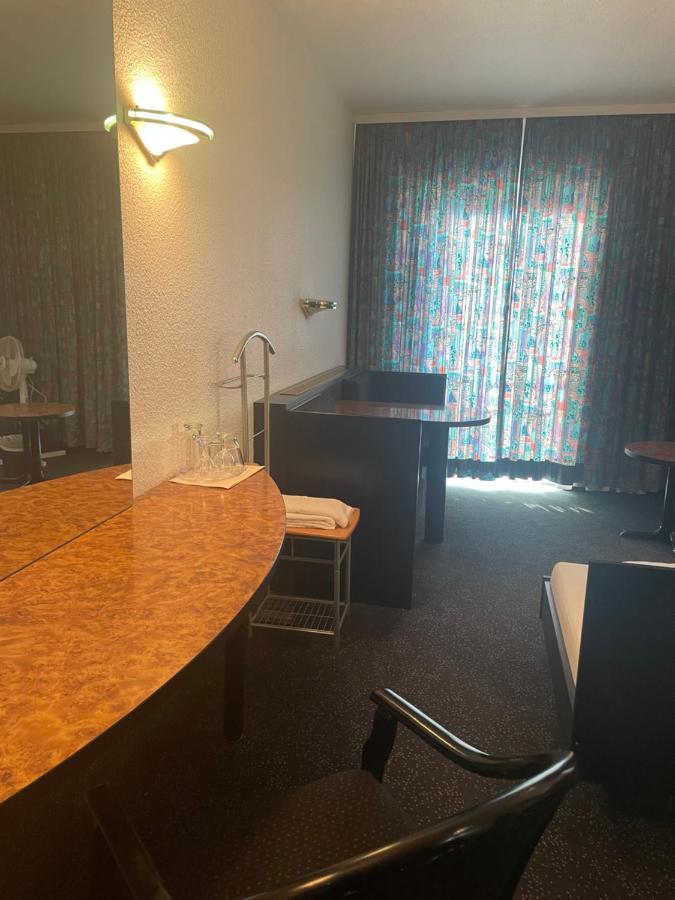 Hotel Bitterfelder Hof Bagian luar foto