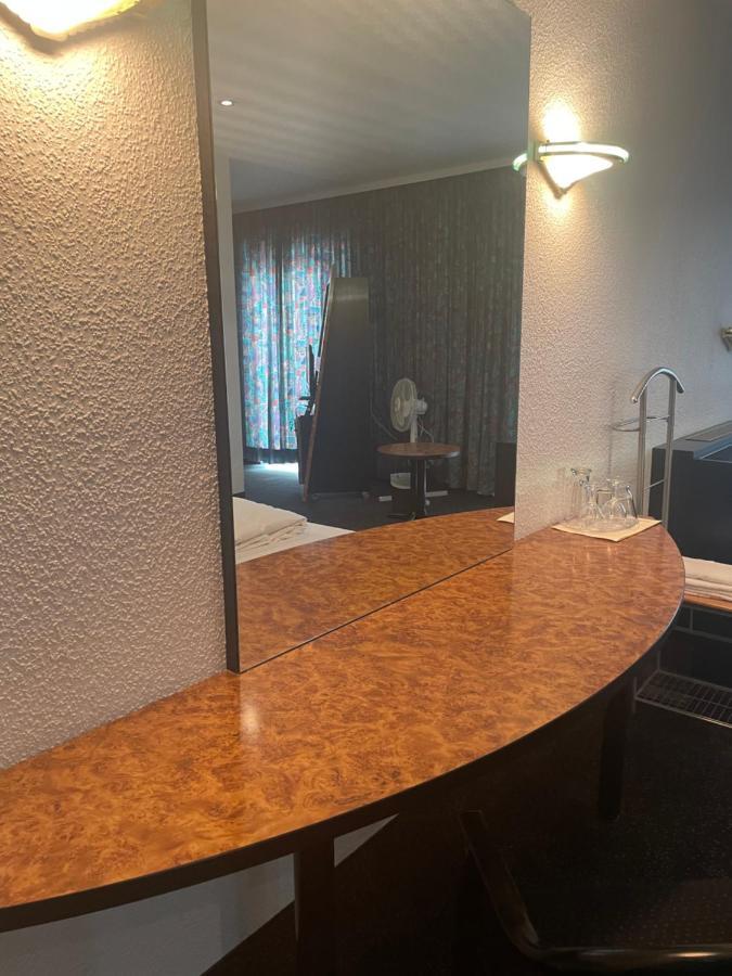 Hotel Bitterfelder Hof Bagian luar foto