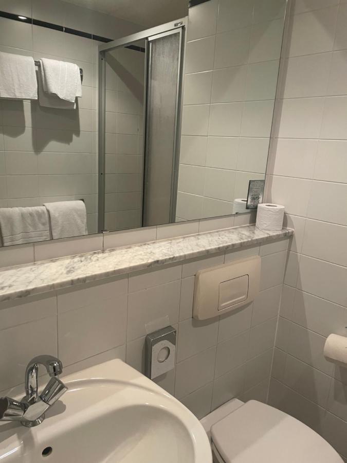 Hotel Bitterfelder Hof Bagian luar foto