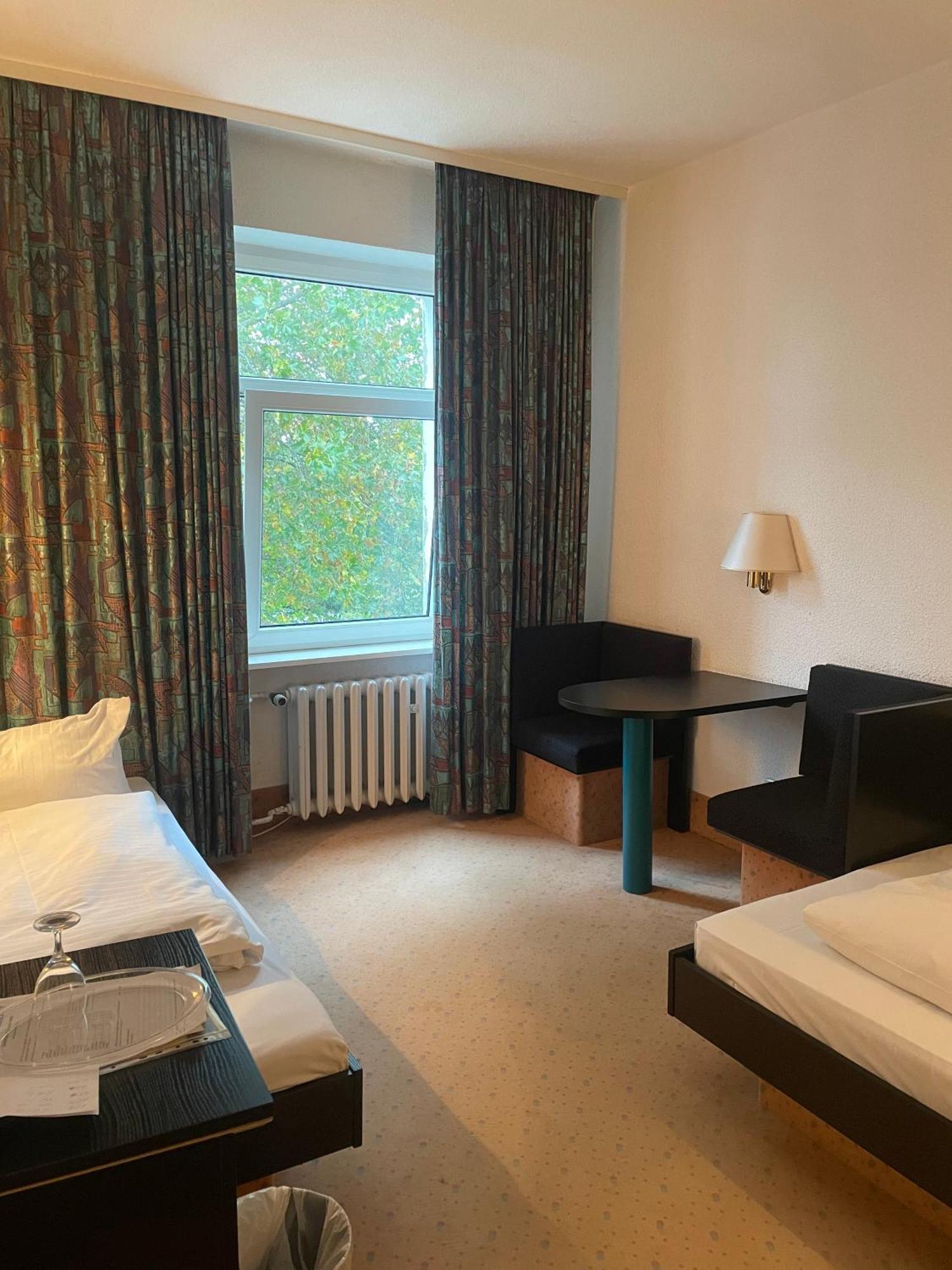 Hotel Bitterfelder Hof Bagian luar foto
