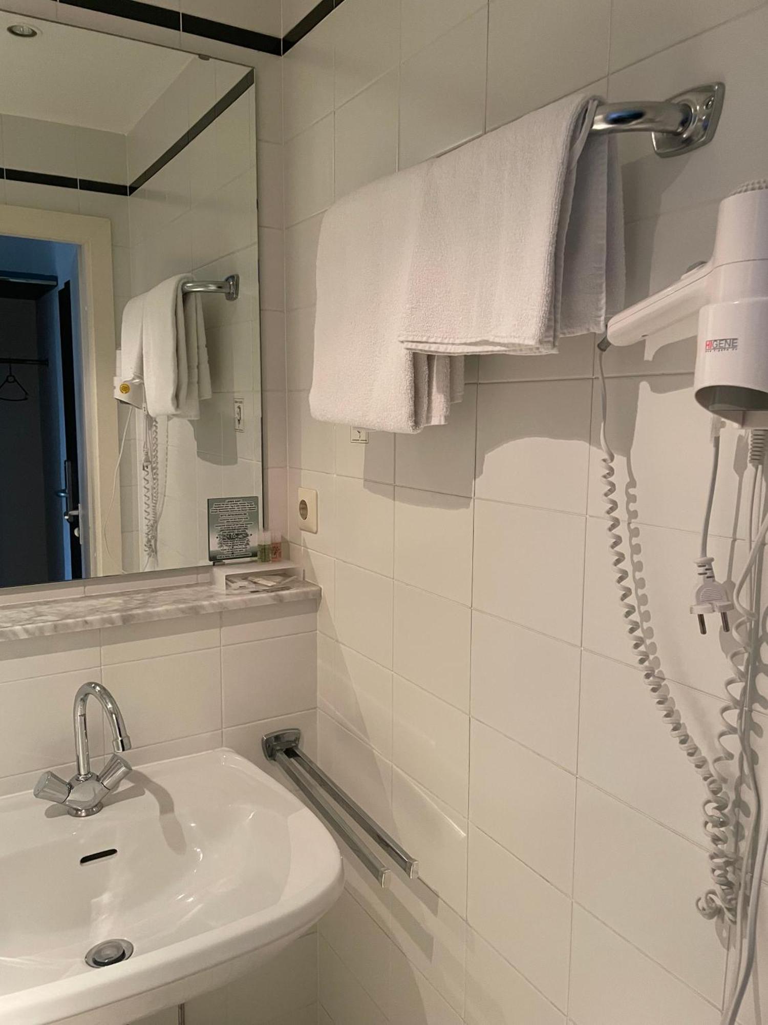 Hotel Bitterfelder Hof Bagian luar foto
