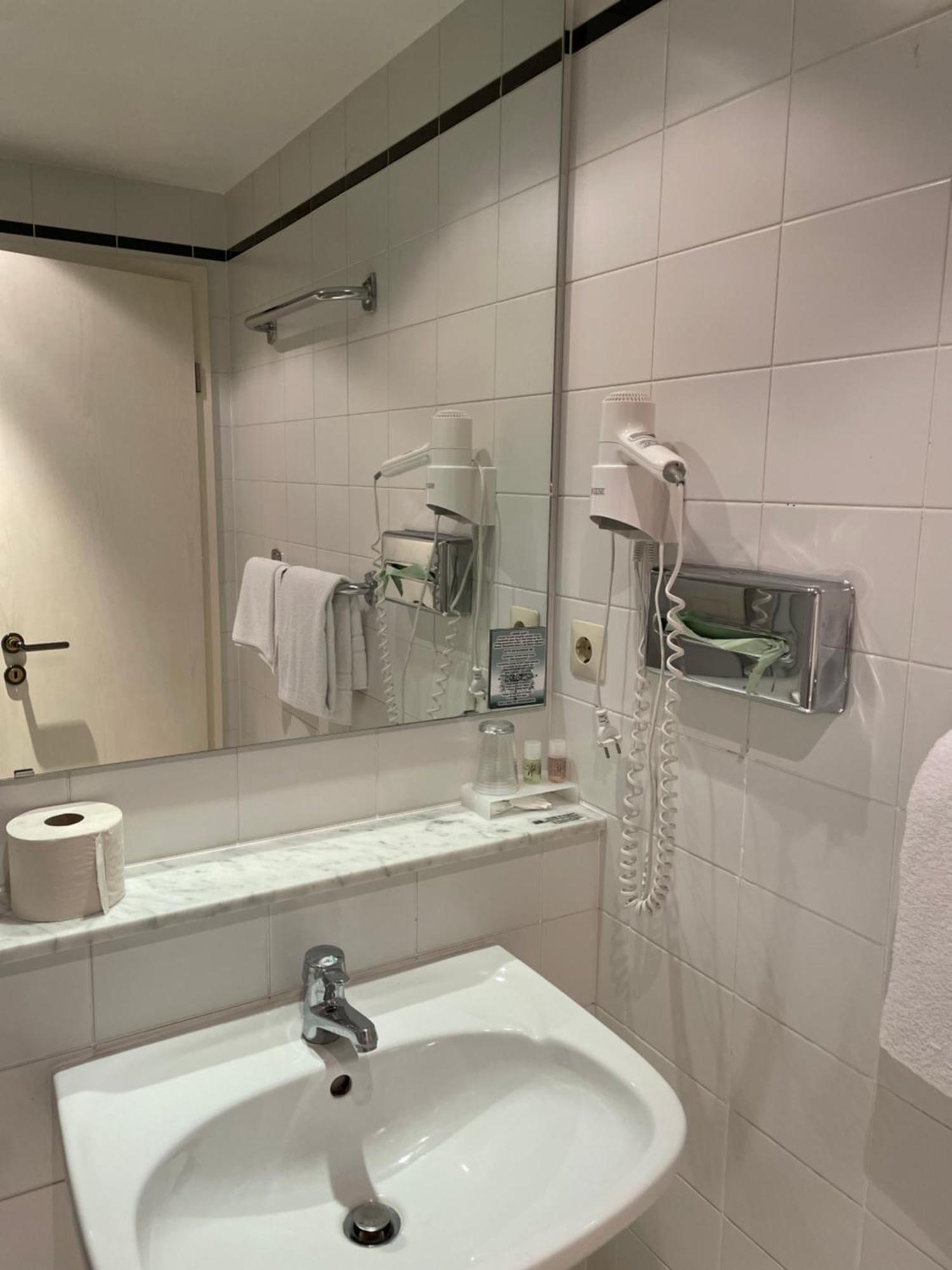 Hotel Bitterfelder Hof Ruang foto