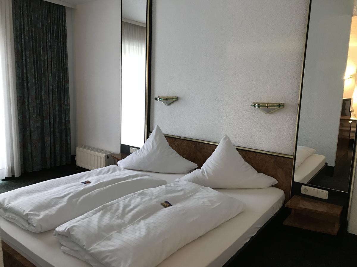 Hotel Bitterfelder Hof Bagian luar foto