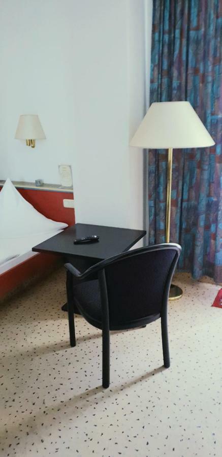 Hotel Bitterfelder Hof Bagian luar foto
